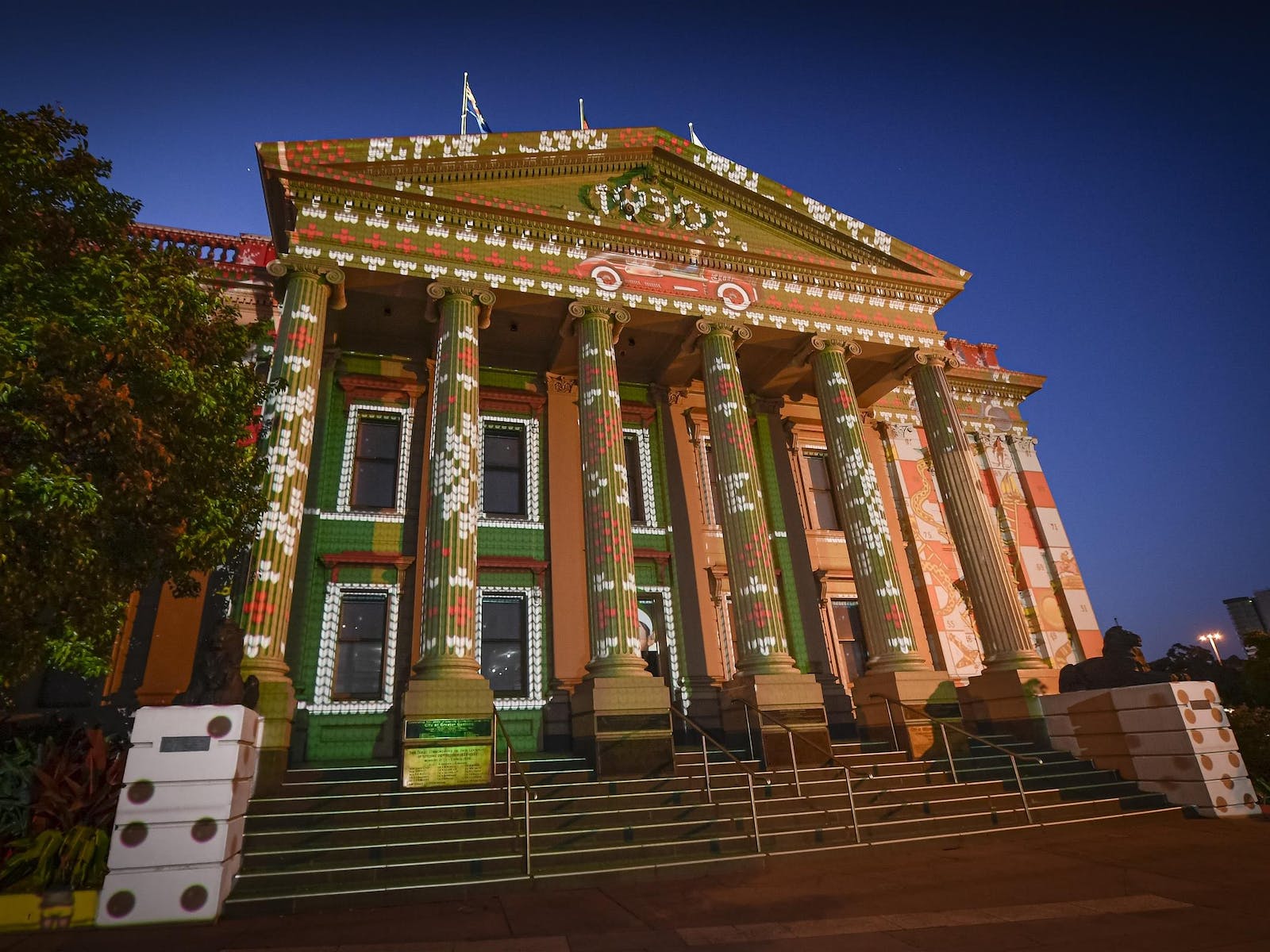 City Hall facade in Geelong is adorned with Christmas projections.